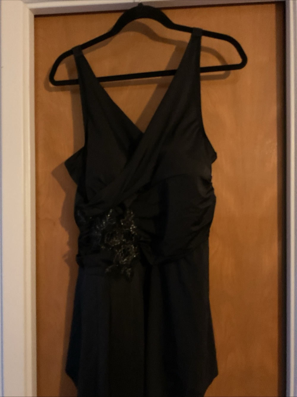 Black One-Piece V-Neck Women's Swimsuit with Embellished Waist Sz 18 NWT